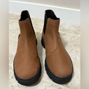UGG Kids Ashton Chelsea In Chestnut Color (Size 37/5).